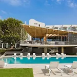 Ξενοδοχείο Ozadi 4*