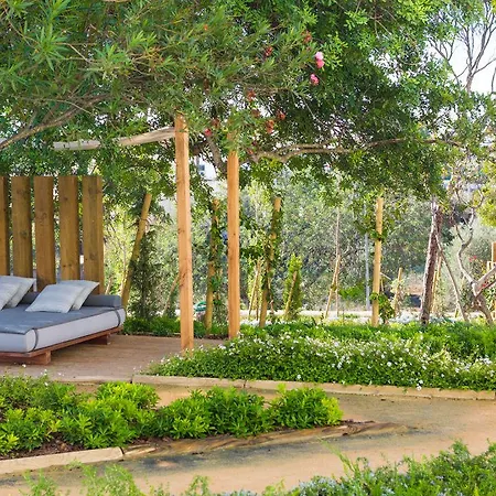 Ozadi 4* טאווירה