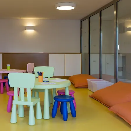 Ozadi טאווירה