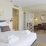 Ozadi Отель 4*